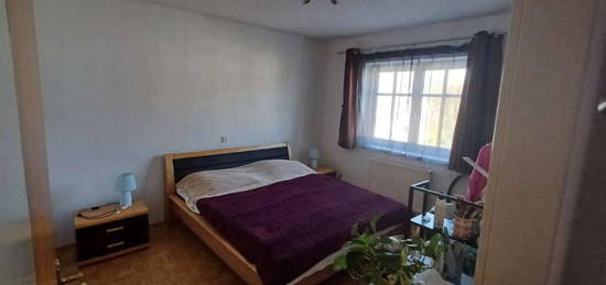 Hallo! Ich suche einen Nachmieter in Bad Hall. Die Wohnung ist 62 m² groß, großes Wohnzimmer, großes Schlafzimmer, Küche, WC, Badezimmer, Speisekammer, Kellerabstellraum, 1 Parkplatz (ein weiterer ist jedoch ca. 20-30 Meter von der Wohnung entfernt möglic