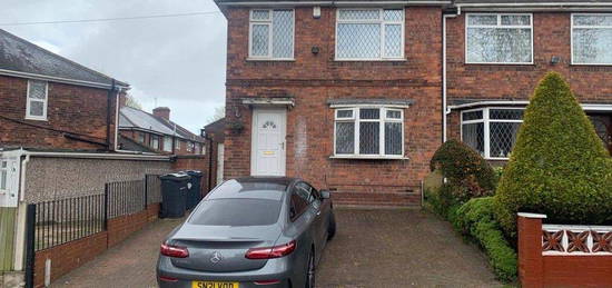 4 bed semi-detached house to rent