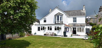 5 bed detached house for sale