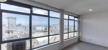 Apartamento T0+1 remodelado - TUDO NOVO a estrear - Vistas Mar