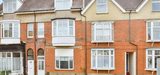 Flat to rent in Broadway, Totland Bay PO39