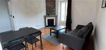 Particulier loue bel appartement de 57 m2 situé au cœur de la ville d’Annonay proche de la place des Cordeliers