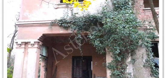 Villa all'asta in via XXV Aprile