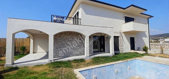 Urla Kuular'da Yzme Havuzlu Villa