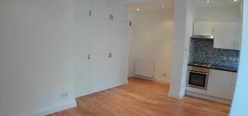 Studio to rent in Barons Court Road, London W14