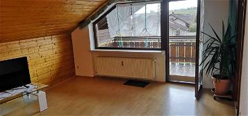 Gepflegte 2,5-Raum-DG-Wohnung mit Balkon und Einbauküche in Amtzell