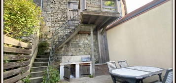 Maison de village en pierre renovée à la campagne - T4 avec garage, terrasse et jardin