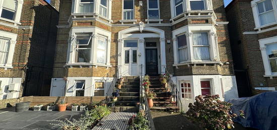 Flat to rent in Jerningham Road, New Cross SE14