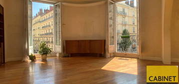 GRENOBLE Hyper-centre, PLACE VICTOR HUGO / RUE DOCTEUR MAZET - F5, 3 chambres, balcon  *** EXCLUSIVITÉ *** Laurent ARDITO 06 89 11 99 67 ***