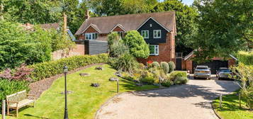 6 bedroom detached house for sale