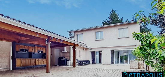 Maison 168 m² sur terrain de 428 m² carport, cuisine d'été e