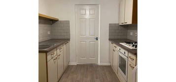 Flat to rent in Rock Avenue, Gillingham ME7