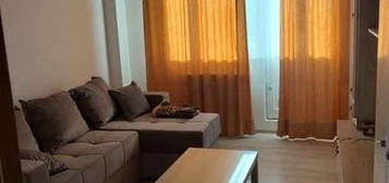 Închiriez apartament