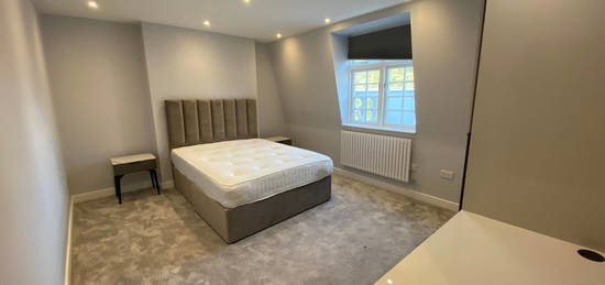 Flat to rent in New North Road, London N1