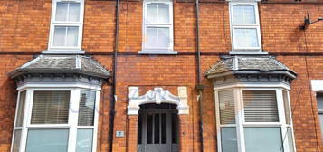 6 bedroom terraced house to rent