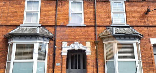 6 bedroom terraced house to rent