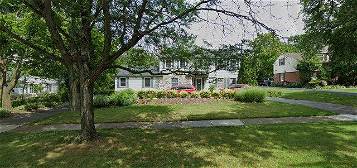 20577 S  Woodland Rd, Shaker Heights, OH 44122