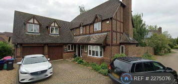 5 bedroom detached house