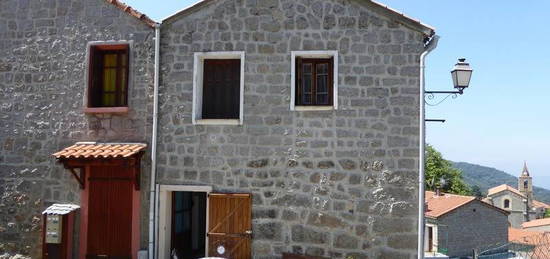 Maison de village  à vendre, 4 pièces, 3 chambres, 42 m²