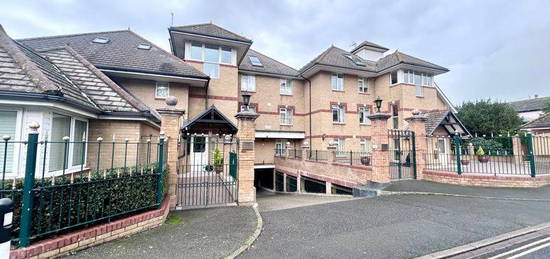 Flat for sale in Queens Road, Cowes PO31