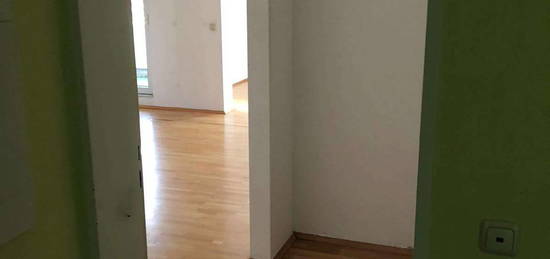 IN SANIERUNG!!!! 3-Zimmer-Wohnung mit Balkon in Nippes, Köln