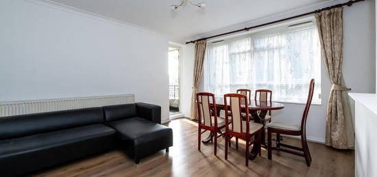 Flat to rent in Beech Avenue, Acton, London W3