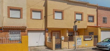 Chalet pareado en venta en avenida Castilla la Mancha