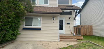 33 Hanging Stone Drive, Lacombe, Alberta 