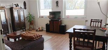 Komfortable 2-Zimmer-Altbau-Wohnung im Zentrum, nahe der Haltestelle 'Brühl Mitte', bezugsfrei!