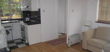 Flat to rent in The Green, West Drayton UB7