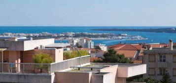 Beau 2 pièces avec vue mer et îles de Lérins