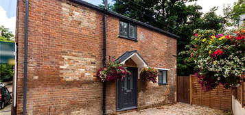 2 bedroom detached house for sale