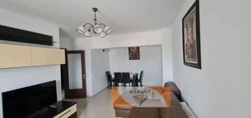 Inchiriez  apartament  2 camere, bloc nou, parcare, mobilat, utilat premium.