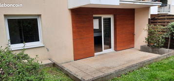 Beau F2 48m2 terrasse et parking