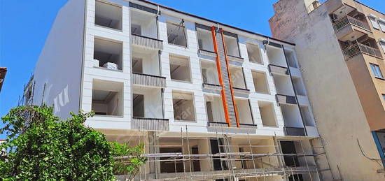 ÖZDAMAR GAYRİMENKUL DEN ÇARŞI MERKEZDE ARAKAT DAİRE