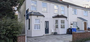 4 bedroom semi-detached house to rent