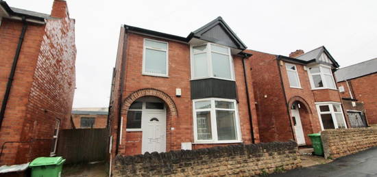 Property to rent in Johnson Road, Nottingham NG7