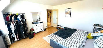Moderne 2-Zimmer Dachgeschosswohnung mit Loggia und Tiefgarage