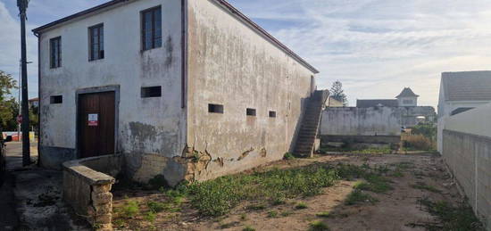 Casa de RC e sotão  em Bustos