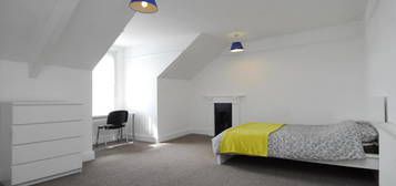 3 bed flat to rent