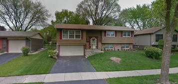 702 W Burning Tree Ln, Arlington Heights, IL 60004