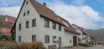 Bauernhaus mit Scheune