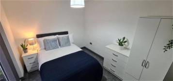 Room to rent in Avon Drive, Castle Bromwich, Birmingham B36