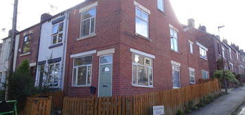 4 bedroom terraced house to rent