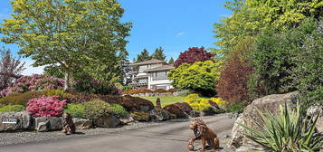11096 Greenpark Dr, North Saanich, BC V8L 5N5