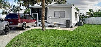 4222 Hibiscus Cir, West Palm Beach, FL 33409