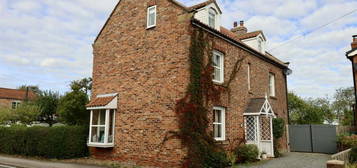 5 bedroom detached house