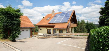 Platz für die Familie I Energieeffizientes Haus mit Doppelgarage und PV-Anlage zu verkaufen