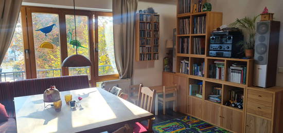 Helle 3,5 Zimmer DG-Wohnung mit Galerie und Balkon