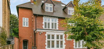 5 bed semi-detached house for sale